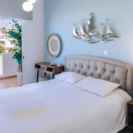 Апартаменти Phaedrus Living: Harmony Sea View *